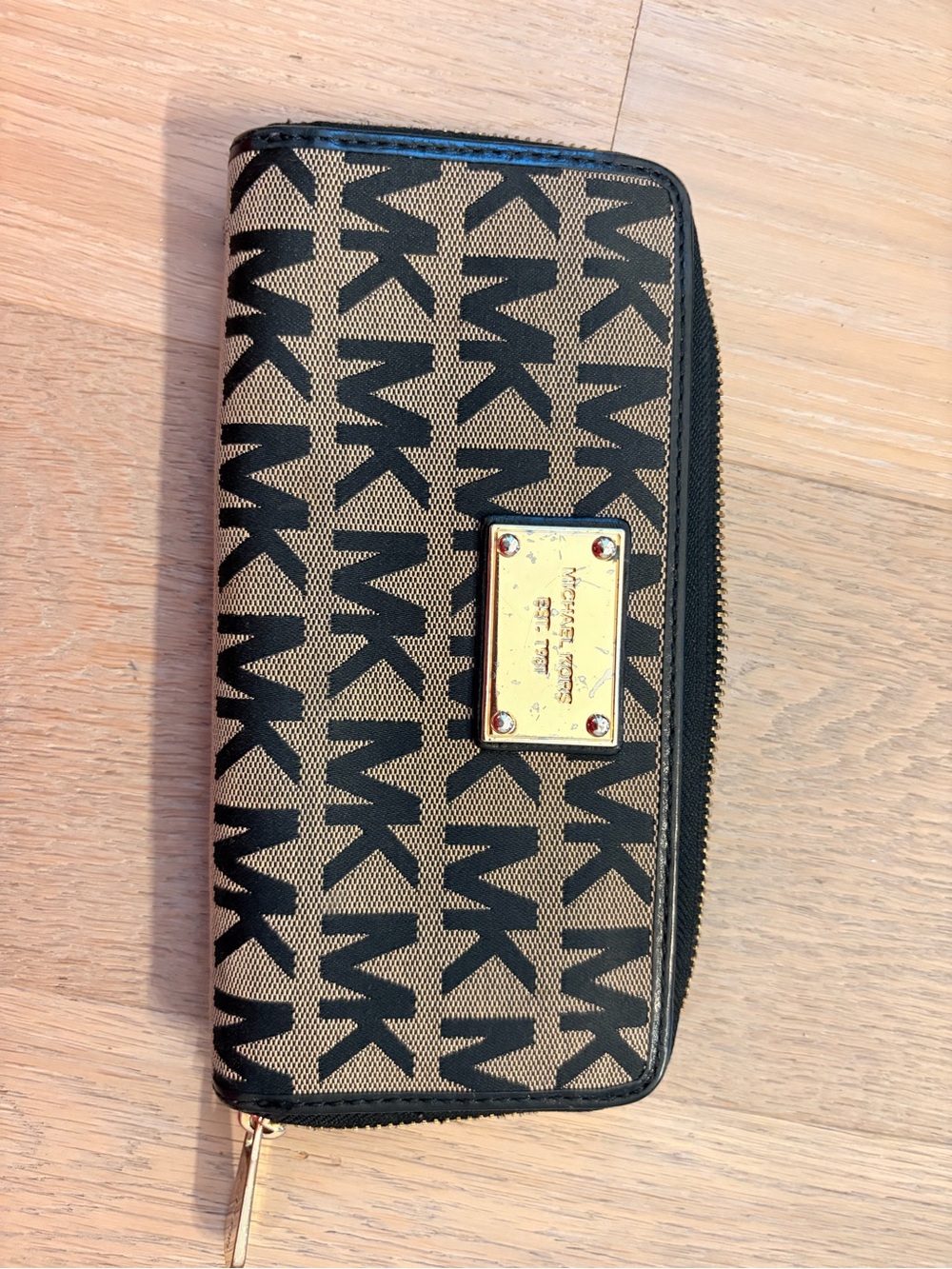 Michael Kors Black and Tan Logo Zip Card Holder
